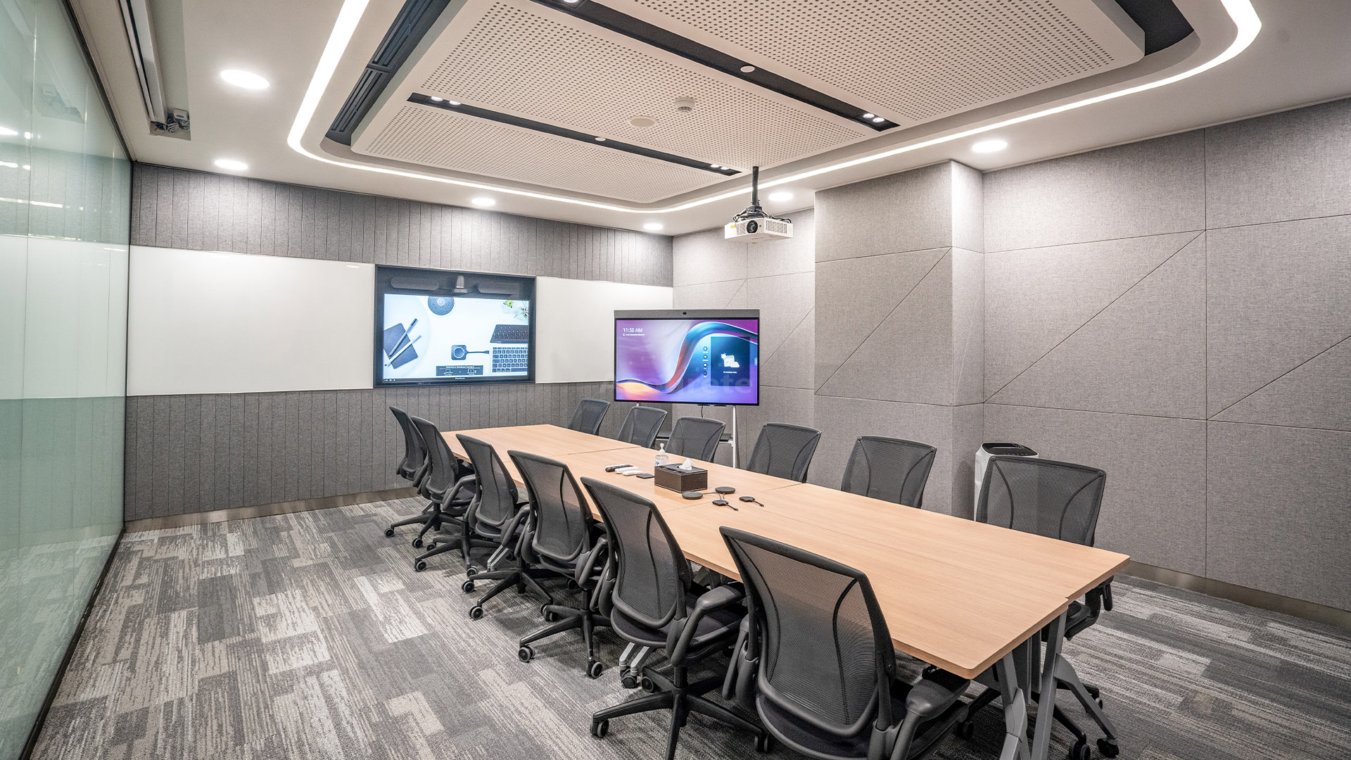 insulasi suara dan panel akustik ruang meeting