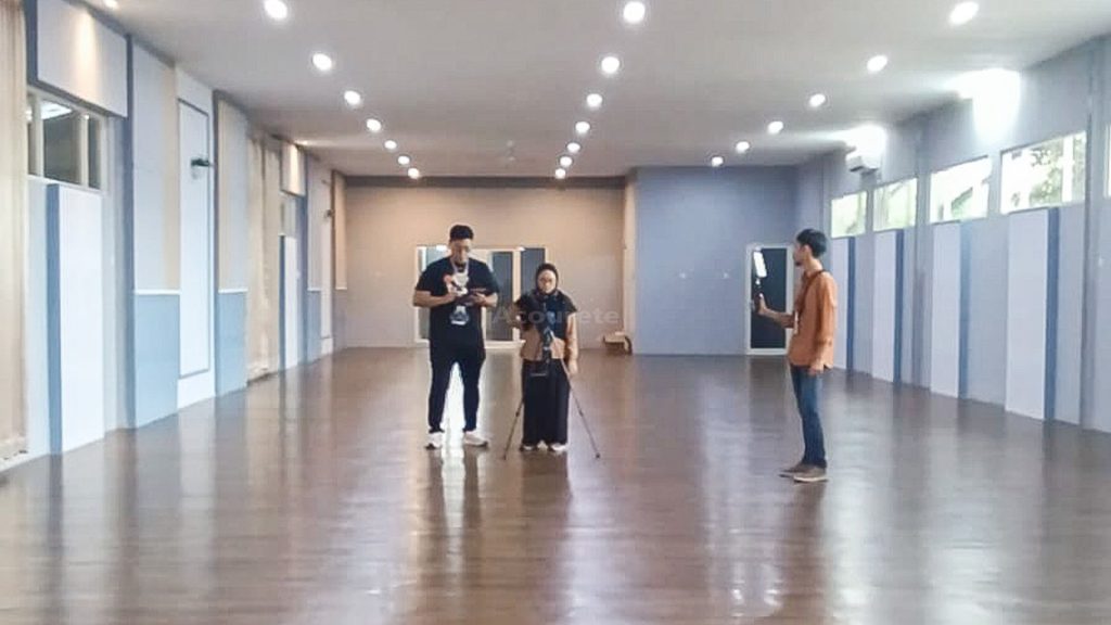 Pengukuran ruangan setelah pemasangan peredam suara pada Aula