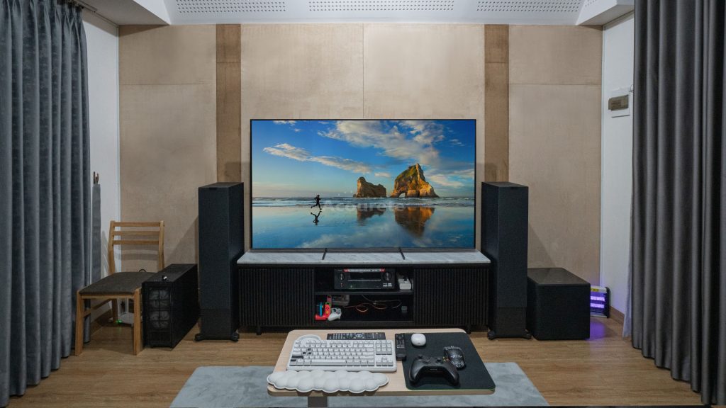 Panel Akustik Padded Wall Acourete Fiber Terpasang pada Dinding Home Theatre