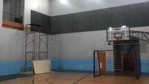 peredam suara lapangan basket BINUS University - panel akustik PET Acourete Board230