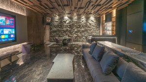 Plafon yang telah dilapisi dengan peredam suara Acourete Silent Wall 