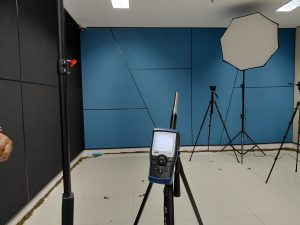 Pengukuran performa material absorber Acourete Fiber 1000 yang terpasang pada ruang podcast